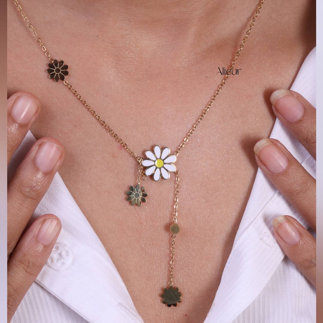 Daisy Flower Charm Necklace
