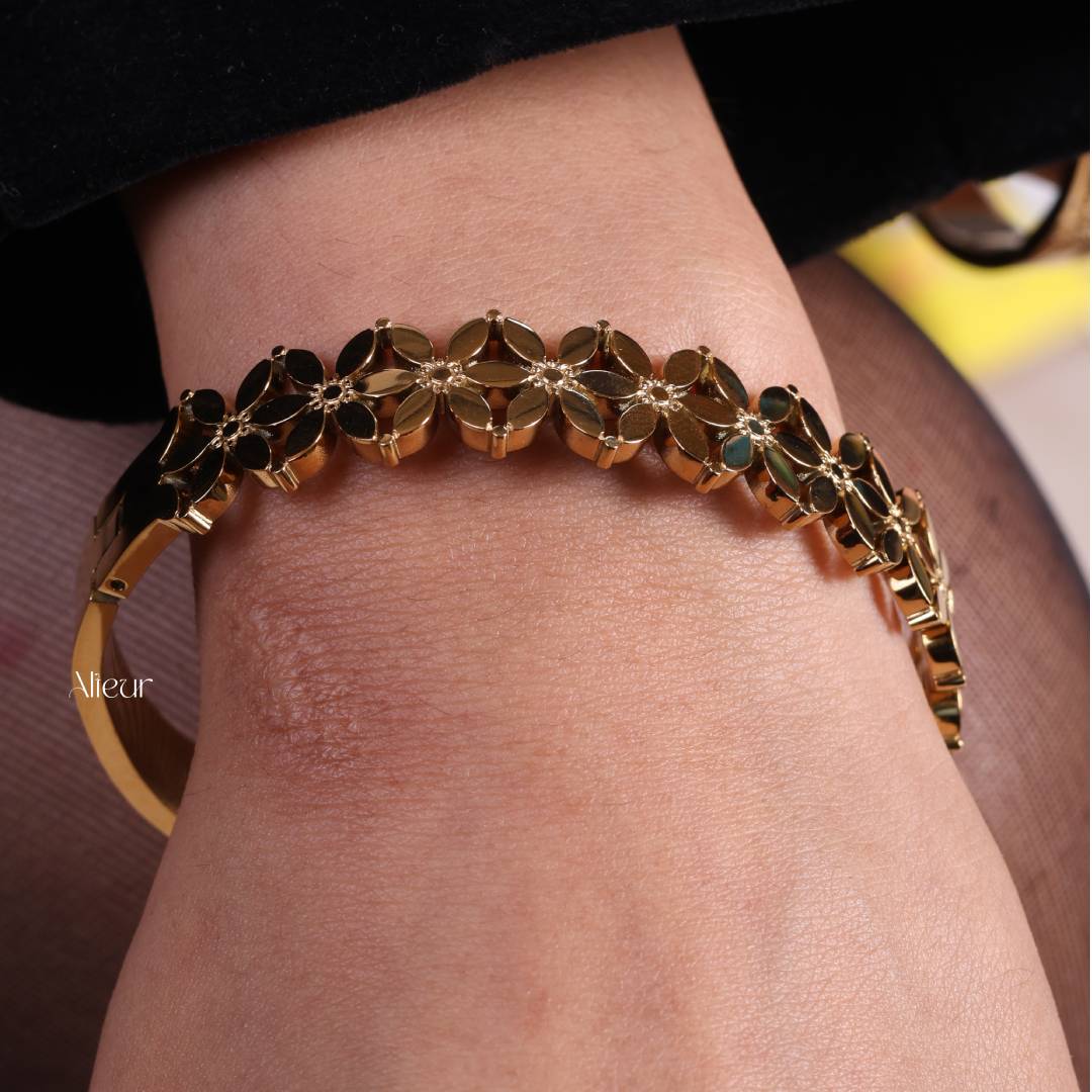 Whole Flower Bracelet