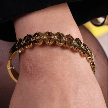 Whole Flower Bracelet