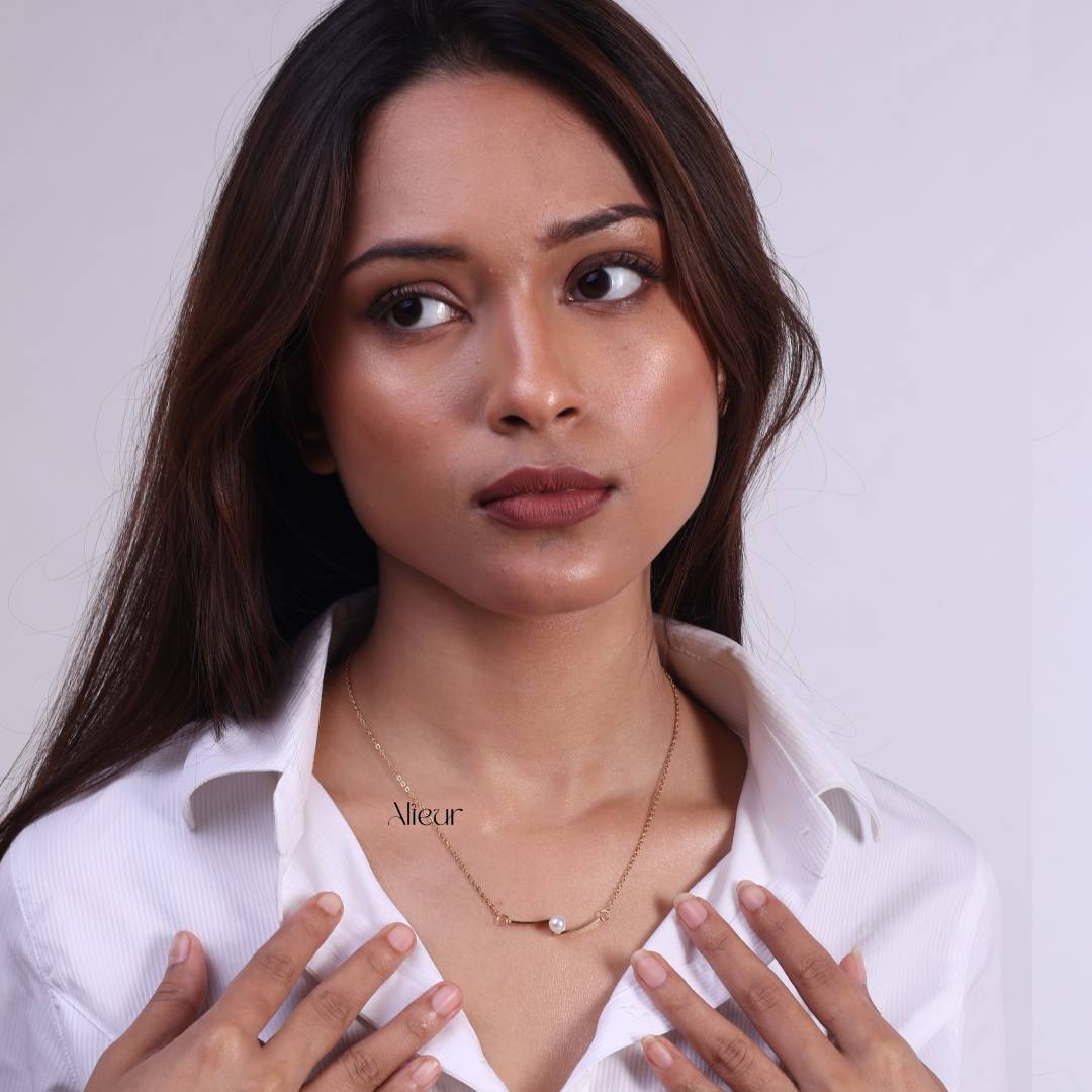 Pearl Bow Chain Necklace